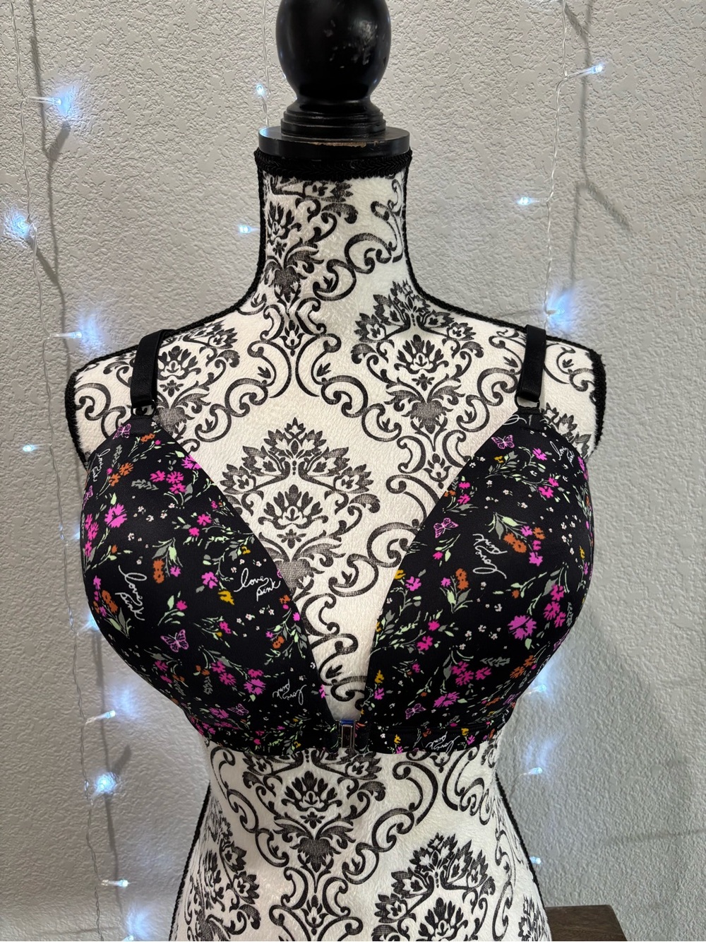 PINK Victoria's Secret Black Floral Push-Up Bra with  Accents magnetic closure